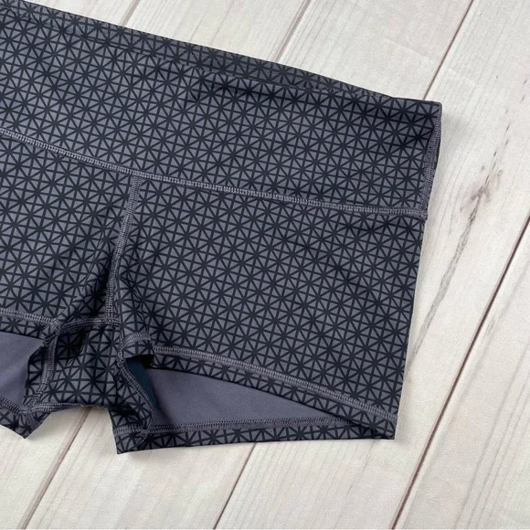 Lululemon Boogie Micro Shorts Women’s 10 Diamond Geometric Print Baddie Low Rise - Picture 3 of 12